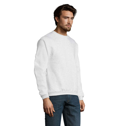 Perfil lateral de sudadera negra básica sin capucha.