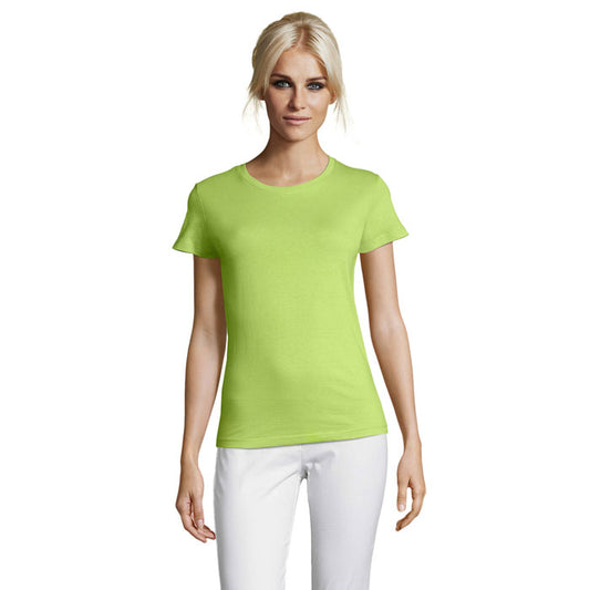 Camisa de mujer en color verde brillante, 100% algodón, con corte ceñido y mangas cortas, vista frontal.