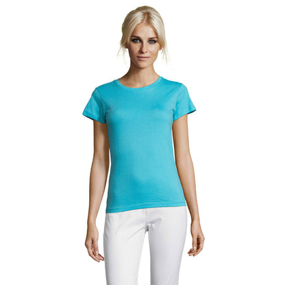 Espalda camiseta entallada mujer, diseño en color verde manzana