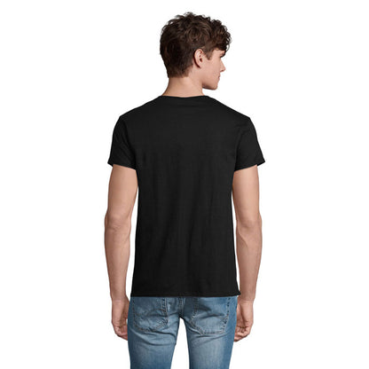 Parte posterior de camiseta negra unisex, sin etiquetas visibles, fondo blanco