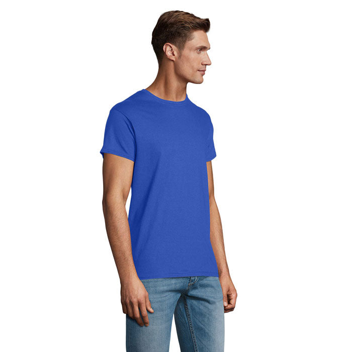 Vista lateral de camiseta unisex en color azul, confeccionada en 100% algodón orgánico, con corte ajustado.