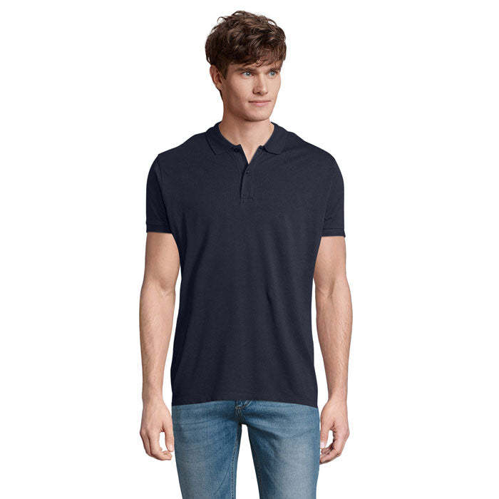 PLANET MEN - PLANET HOMBRE Polo 170g, polo oscuro en modelo masculino con mangas cortas.