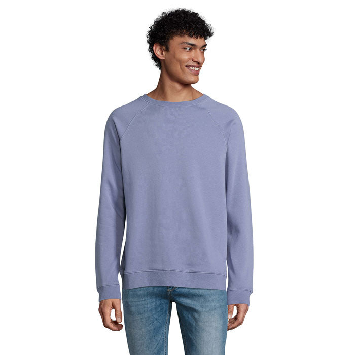 Sudadera lavanda de cuello redondo y manga larga