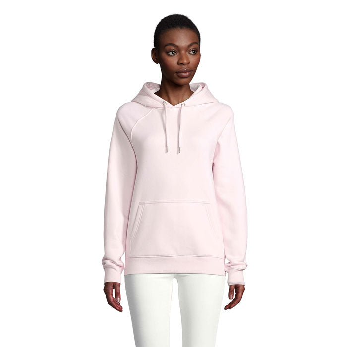 Vista frontal de sudadera con capucha rosa, hecha de material suave y cómodo, ideal para looks casuales y modernos. STELLAR - STELLAR Sudadera Unisex.
