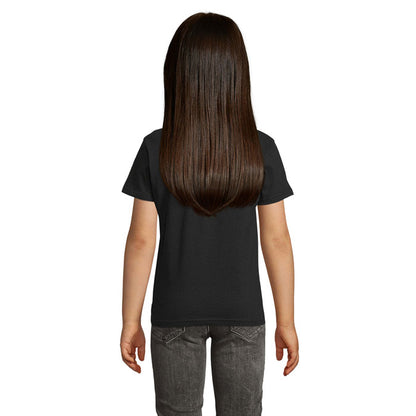 Vista lateral de camiseta negra de niña sin modelo.