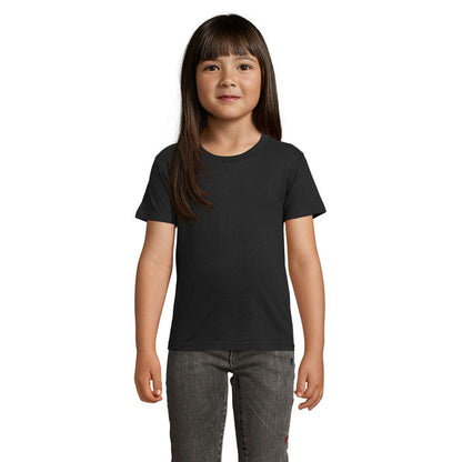 Camiseta negra infantil vista lateral sin modelo.