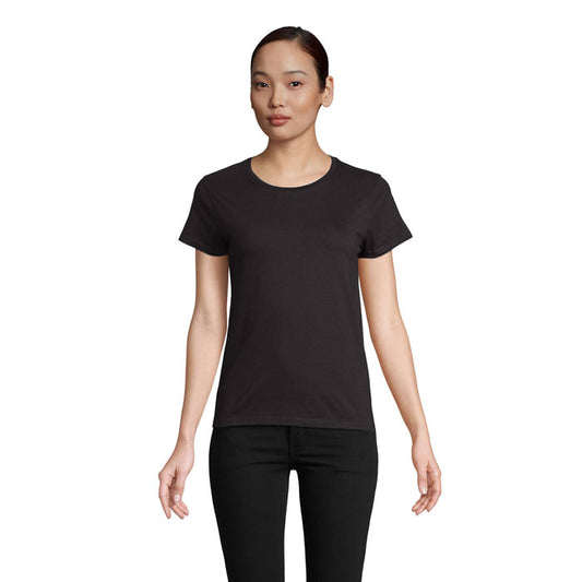 Camiseta de mujer de color negro con cuello redondo, fabricada en 100% algodón orgánico, vista frontal.