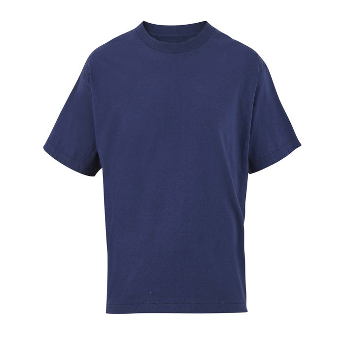 Camiseta oversize azul marino de algodón reciclado con corte holgado y cuello redondo, vista frontal.