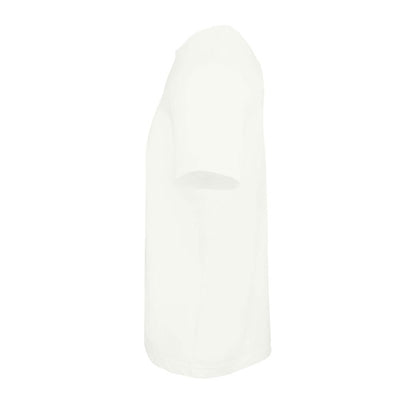 Camiseta blanca de algodón vista por detrás, fondo neutro.