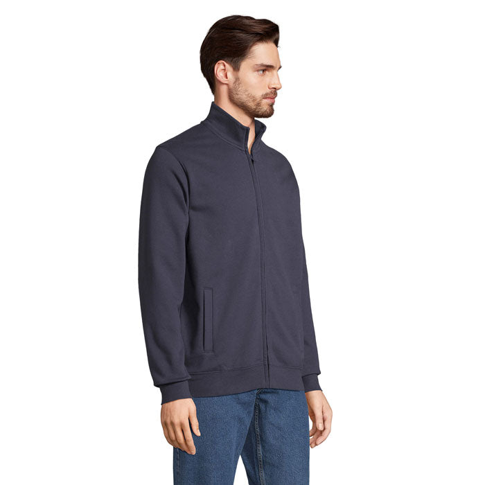 Vista lateral de COOPER - COOPER SUDADERA CON CREMALLERA en color azul oscuro, mostrando detalles de cremallera y puños.