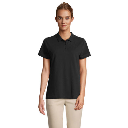 Polo negro femenino con corte suelto y mangas cortas, imagen frontal