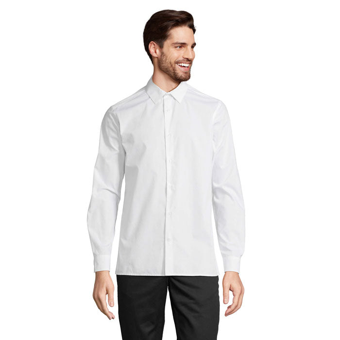 Camisa blanca de manga larga para hombre con cuello clásico y cierre de botones