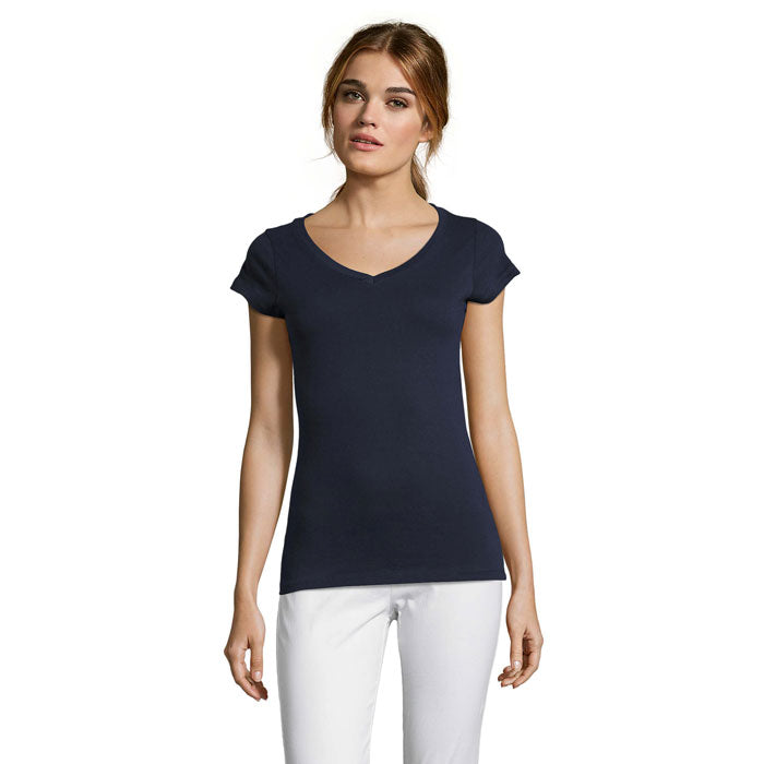 Camiseta de mujer en color azul marino, con escote pico y mangas cortas, corte ajustado, confeccionada en 100% algodón.