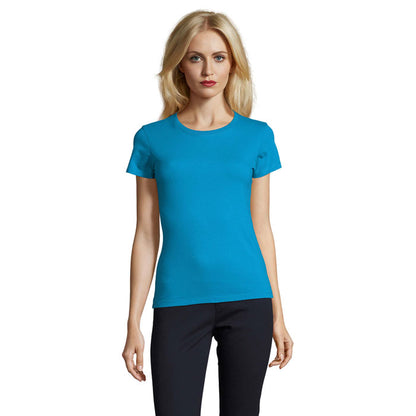 Espalda de camiseta básica turquesa para mujer sin costuras visibles