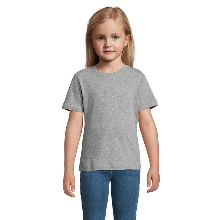 Camiseta infantil gris en algodón, vista frontal, con diseño de corte clásico y cómoda para niños de 2 a 6 años.