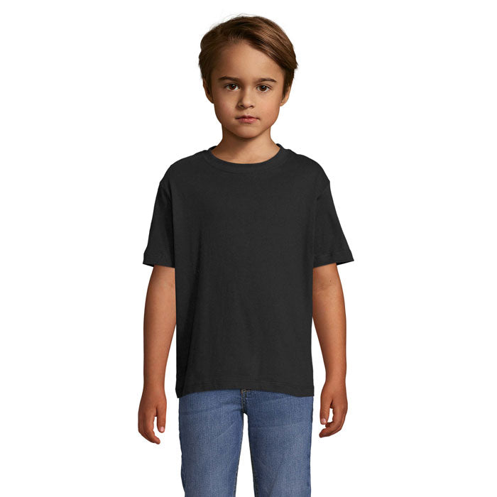Camiseta infantil de color negro, 100% algodón, ajuste cómodo, modelo REGENT KIDS para niños de 2 a 6 años.