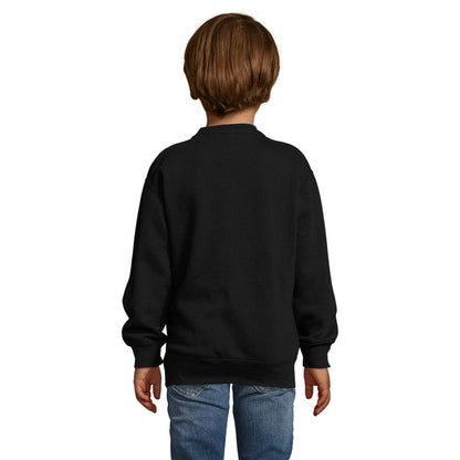 Sudadera negra infantil vista trasera con niño modelo