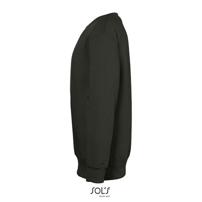 Vista de perfil de sudadera negra infantil sobre fondo blanco