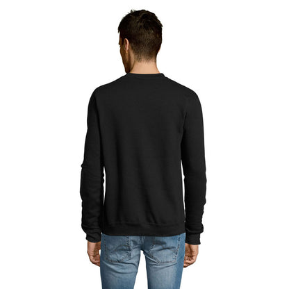 Vista trasera de modelo con sudadera negra de manga larga